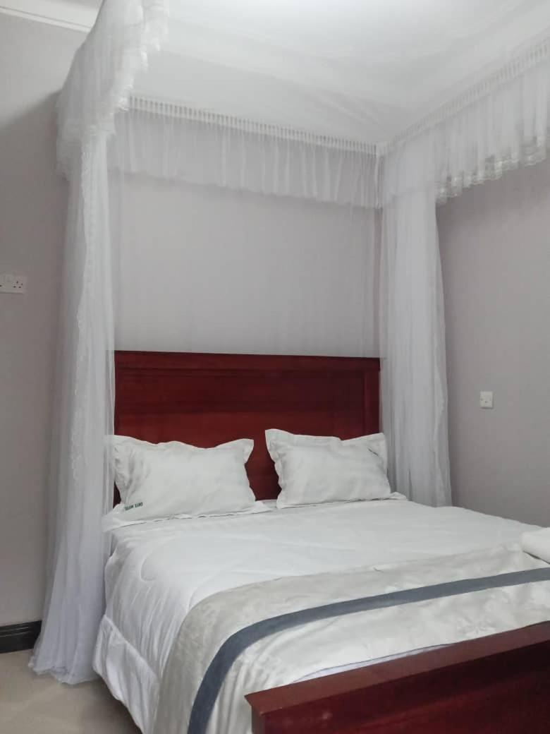 Onyx Motel And Suites Mbarara Dış mekan fotoğraf