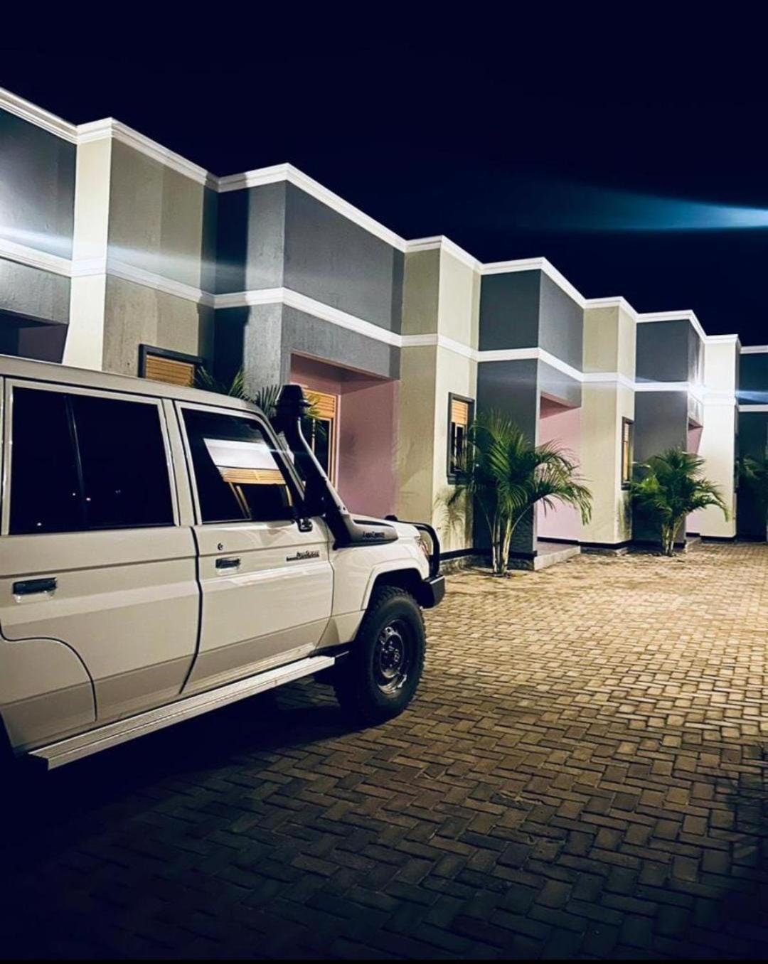 Onyx Motel And Suites Mbarara Dış mekan fotoğraf